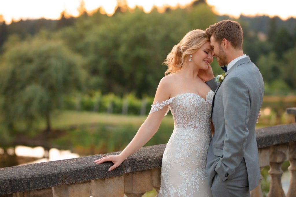 Top 5 Ways For Modern Brides To Wear Lace. Desktop Image
