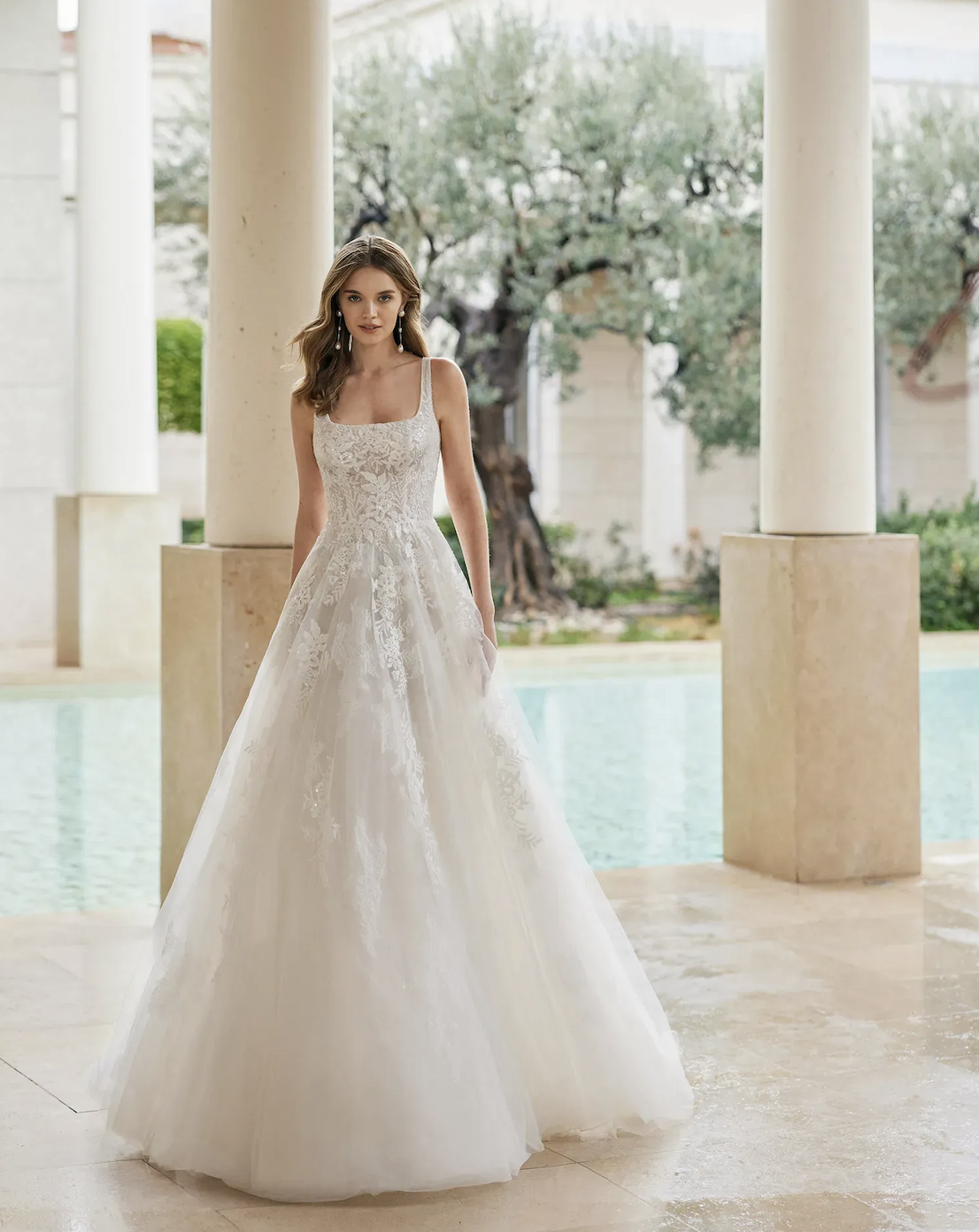 Model wearing 7a38 wedding dress by Rosa Clará