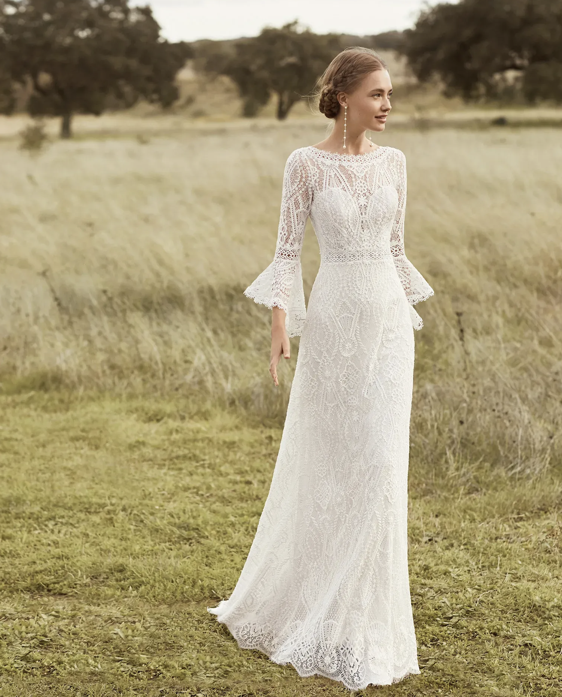 Model wearing Azalea wedding dress by Rosa Clará