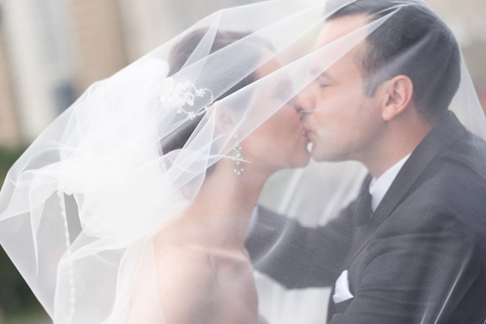Choosing the Right Veil to Complement Your Wedding Dress. Desktop Image