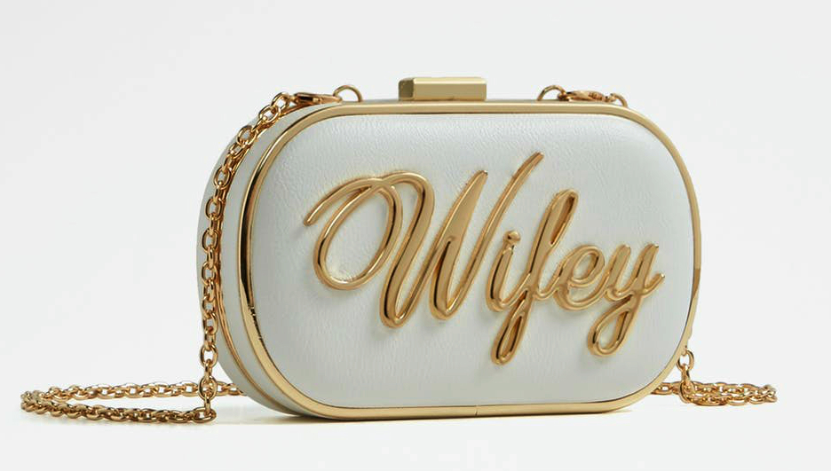 7 Things to Keep in Your Clutch on Your Wedding Day. Desktop Image