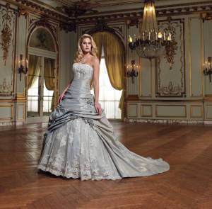 Mon Cheri Bridal Fall 2011 Trunk Show. Desktop Image