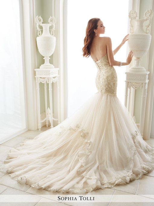 Bustles:Why you need them and the different types!. Desktop Image