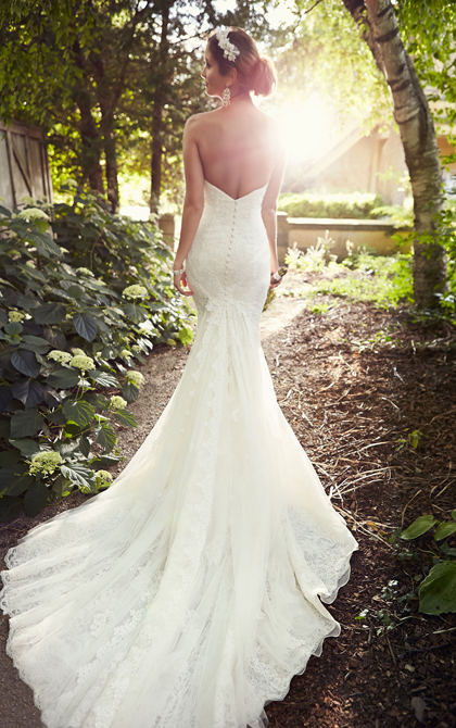 How Essense Captures The Essence Of A Classic Bride. Desktop Image
